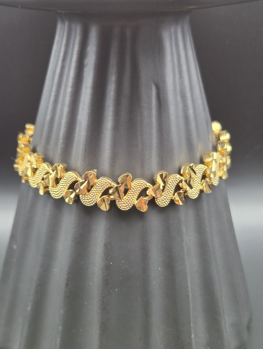 Gold‑Filled Style Bracelet 7" (Unmarked) – Wavy Textured Links – Rich Gold Finis